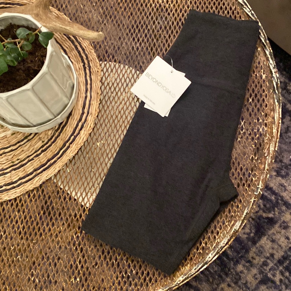 NWT brand new beyond yoga legging black space dye midi HW black size small